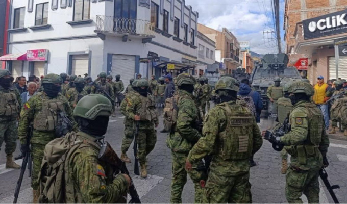 Noboa llegó a Otavalo con fuerte resguardo y lanzó duros mensajes