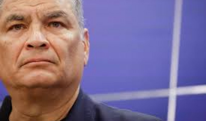 Correa arremetió por el nombramiento de Alexandra Navarrete en el SRI