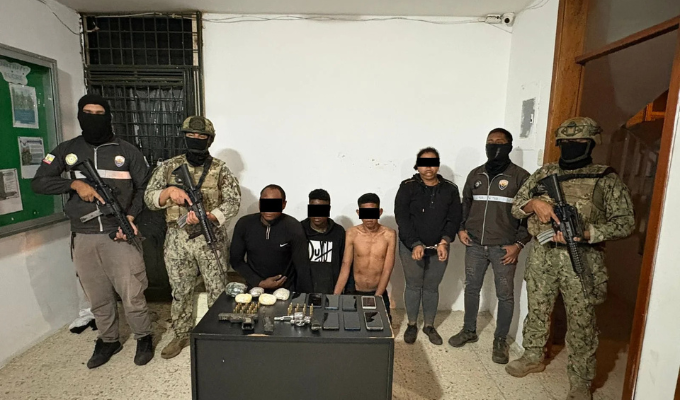 53 disparos contra una licorería: Bahía de Caráquez de luto