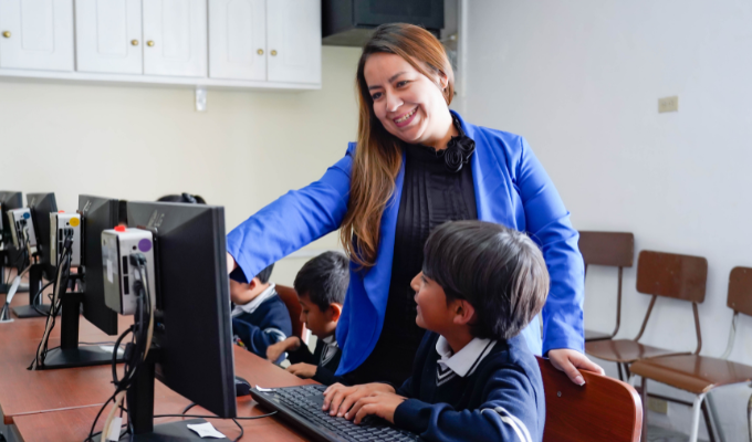 215 mil docentes beneficiados en Mecapacito