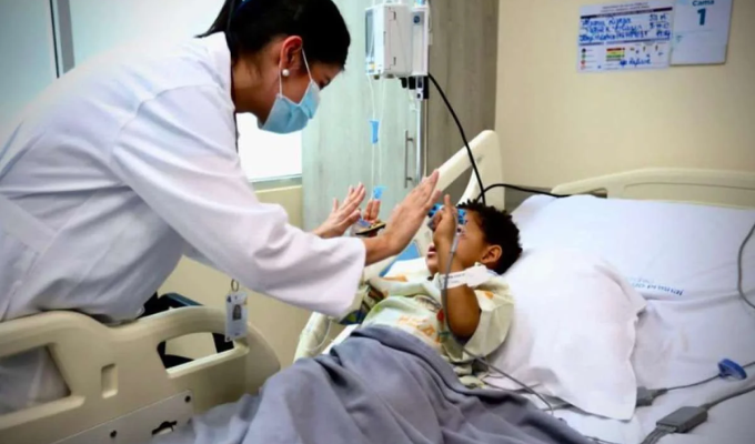 Noboa firmó el Reglamento de Carrera Sanitaria en Latacunga