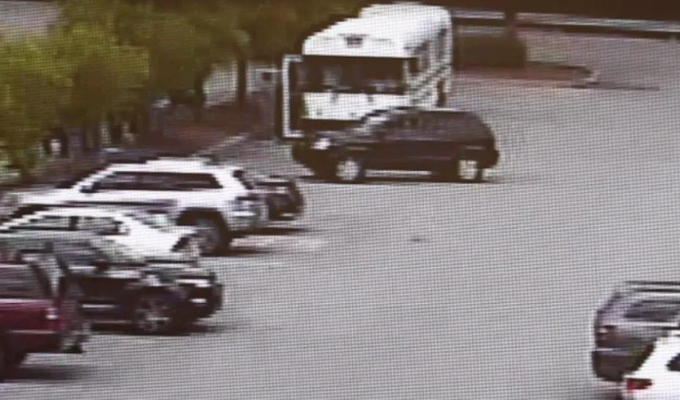 Inesperado Ataque en Walmart Atropellan a Trabajadores Latinos