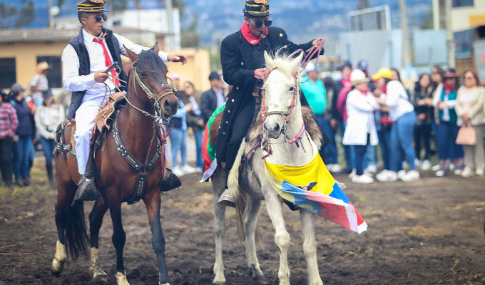 Salasaka vibra con el Raymi fe caballos y danza