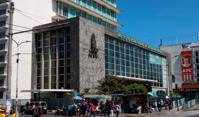 Décimo tercer sueldo adelantado también para jubilados del IESS
