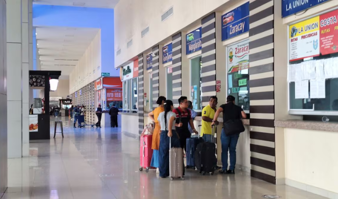 Noboa baja el IVA al 8% en el feriado del 9 de Octubre
