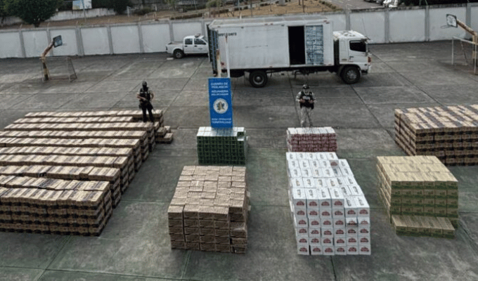 Decomisan 2.054 cajas de cerveza extranjera en Esmeraldas