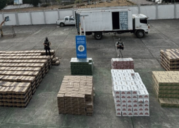 Decomisan 2.054 cajas de cerveza extranjera en Esmeraldas