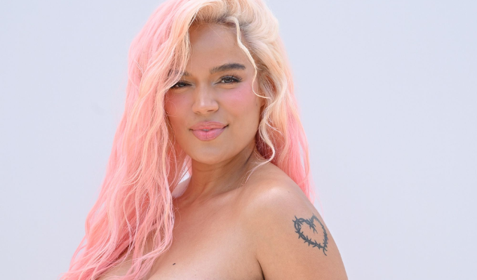 ¡Karol G encabeza el Victoria’s Secret Fashion Show 2025!