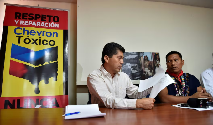 Fajardo apunta al Gobierno: “quieren pagar en silencio a Chevron”