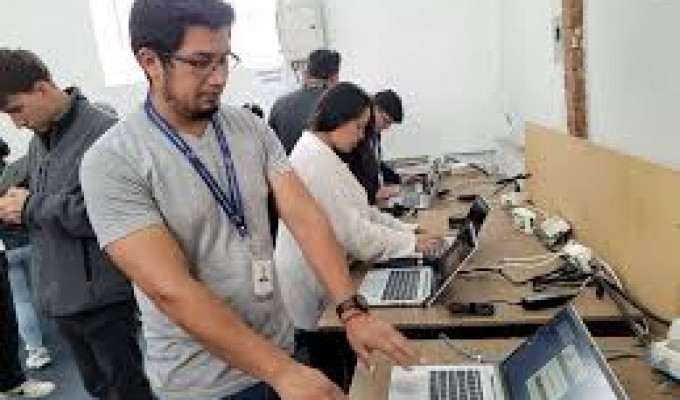 CNE activó 89 kits técnicos para ecuatorianos en el exterior