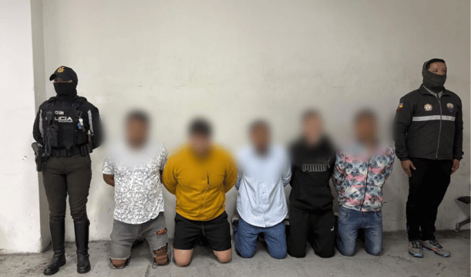 Cinco detenidos por asalto a tienda de celulares en Jipijapa, Quito
