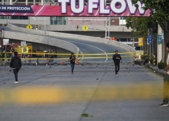 Gobierno apunta a Los Lobos por coche bomba en Guayaquil