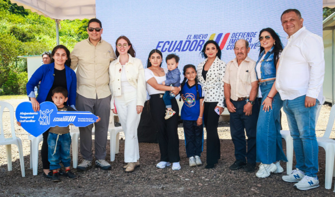Tungurahua participa en entrega de módulos para familias de Baños