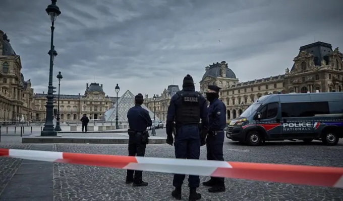 Robo de joyas sacude al Louvre: “valor incalculable” y cierre total