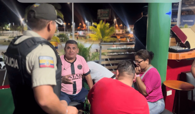 Noche de clausuras y citaciones en el Malecón de las Palmas