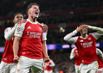 Arsenal pasó por encima 4-0 y Hincapié volvió a la lista