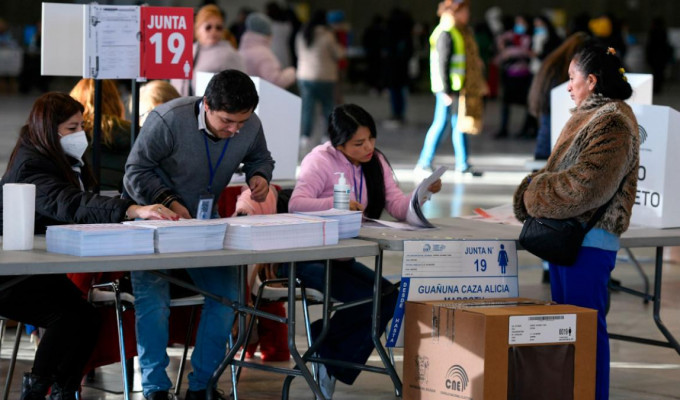 CNE arma y envía 89 kits tech para el voto en el exterior