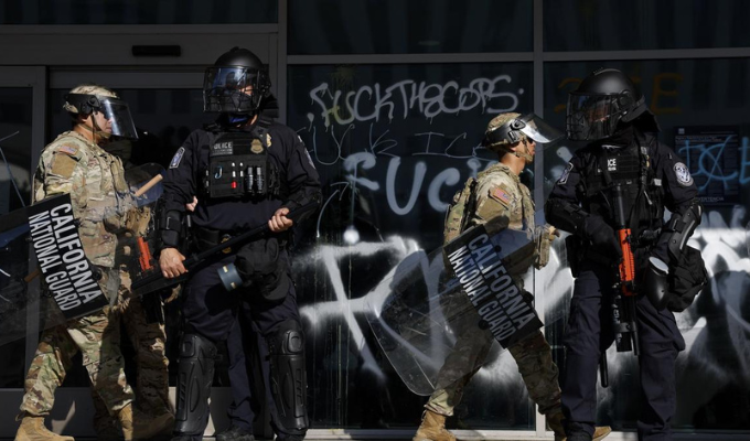 Tiktoker de LA que grababa redadas de ICE terminó baleado y acusado