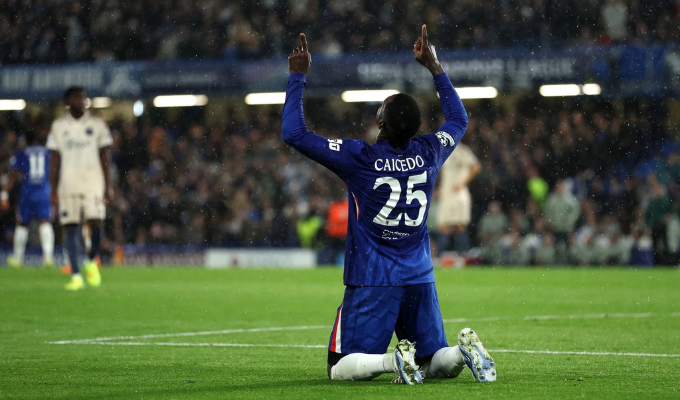 Chelsea aplastó 5-1 al Ajax y Caicedo marcó en Champions