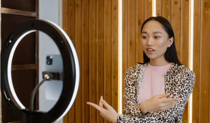 China exigió títulos a influencers para hablar de temas especializados