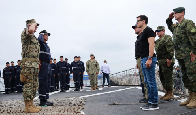 Noboa descartó Baltra para una base militar