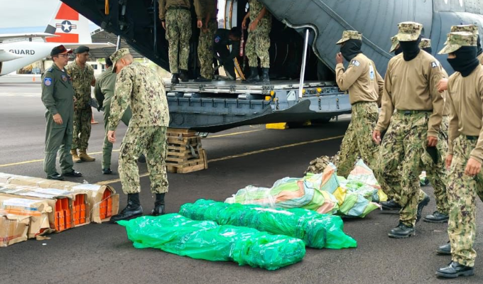 Fuerzas Armadas hallaron más de 40 fusiles flotando en Galápagos