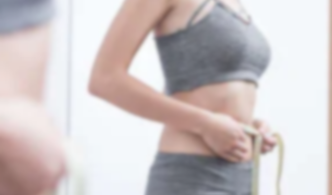 Cuidado con meter la panza ¡El síndrome del reloj de arena te acecha!