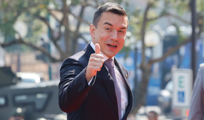 Noboa apuesta por refundar Ecuador: consulta del 16 de noviembre