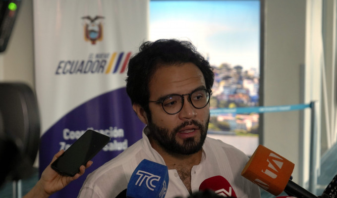 Exigen que Édgar Lama renuncie por glosa del IESS