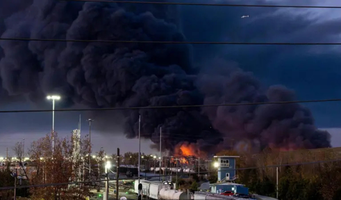 Explosión y humo en el despegue: el MD-11F iba rumbo a Hawái