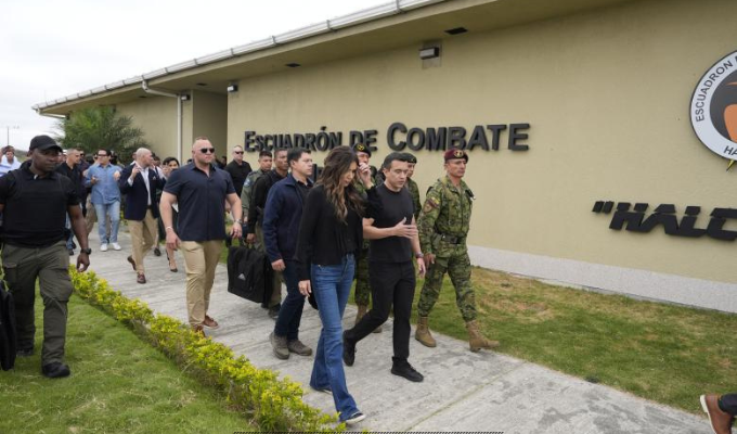 Kristi Noem inicia con foco en seguridad, migración y desarrollo