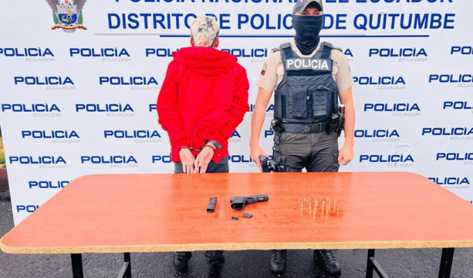Persecución en Quito: aprehendido por porte de arma tras huir en moto