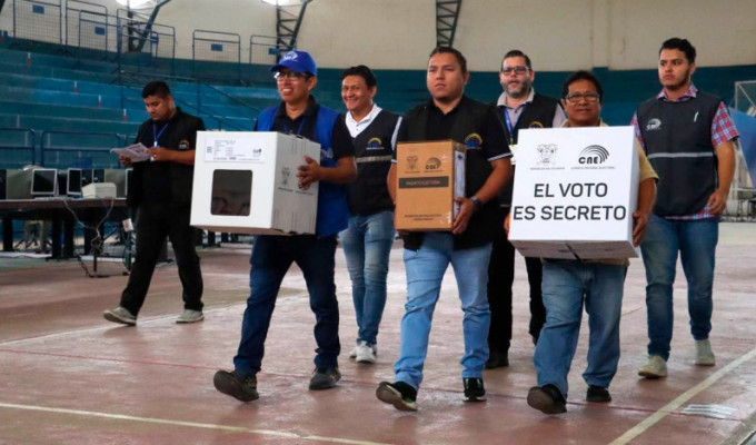 CNE acredita a más de 825 observadores para la consulta