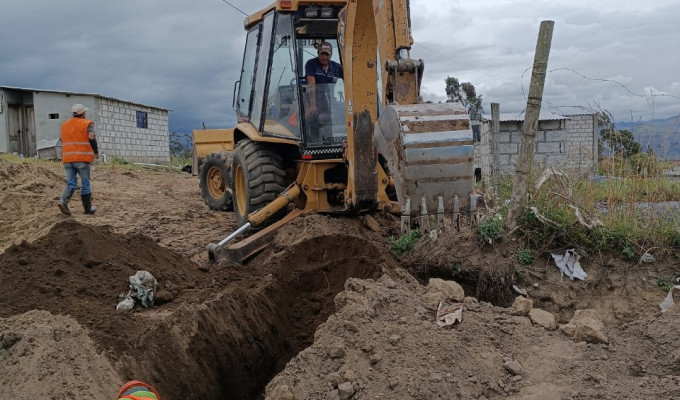 Tungurahua tecnifica el riego Toallo en Santa Rosa