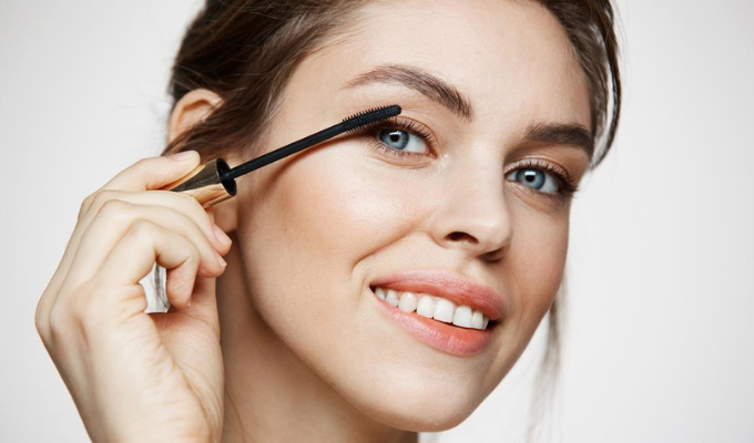 Pestañas fuertes y naturales: cuídalas sin extensiones