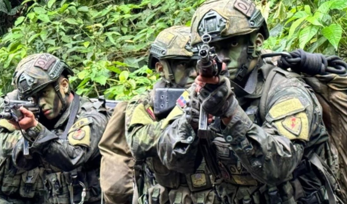 Ministro de Defensa propone más bases extranjeras y mira a Esmeraldas