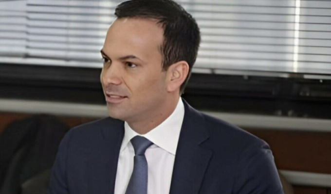 Hijo de Carlos Pólit pide 28 meses y alega presión de su padre