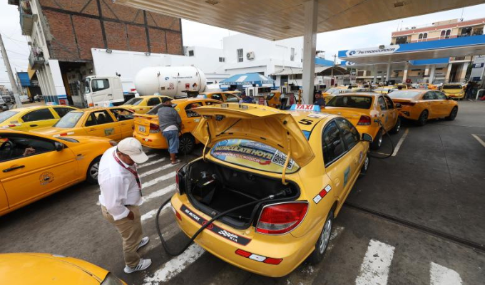 Extra y Ecopaís bajan 7 centavos: ¿alivio real o efecto campaña?