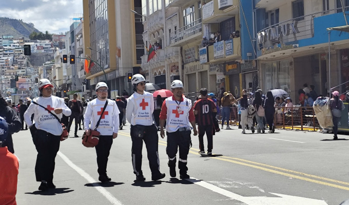 Cruz Roja desplegó 50 voluntarios en desfile del 12N en Ambato
