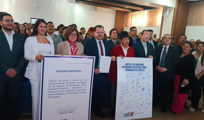 Gobierno sube sueldos en GAD parroquiales: hasta USD 2.300