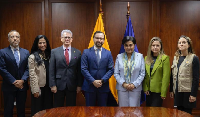 Quito vigila en vivo el voto exterior