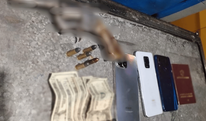 Cayeron tres en Quito con un revólver oculto en la Simón Bolívar