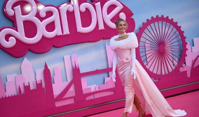 'Barbie' brilla con mil millones pero Vietnam dice ¡No más!