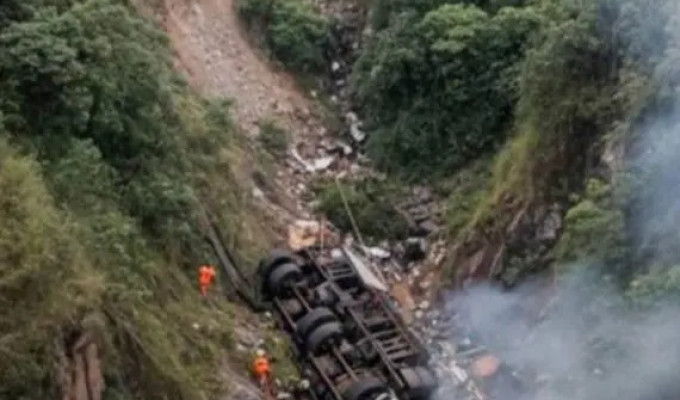 Camión cayó a un abismo en Pallatanga: dos fallecidos