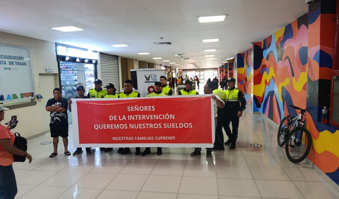 Manta: bloqueo de fondos complica sueldos de agentes, denuncian