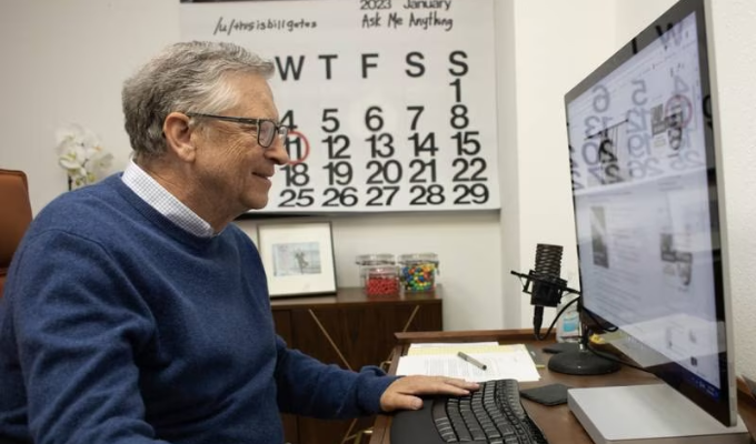 Bill Gates advierte: ¡Solo 3 trabajos sobrevivirán la IA!