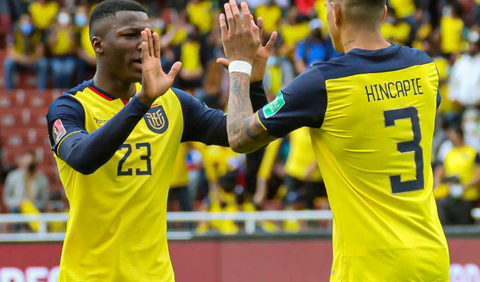 Arsenal vs Chelsea: pelea en redes por el brazalete de Ecuador