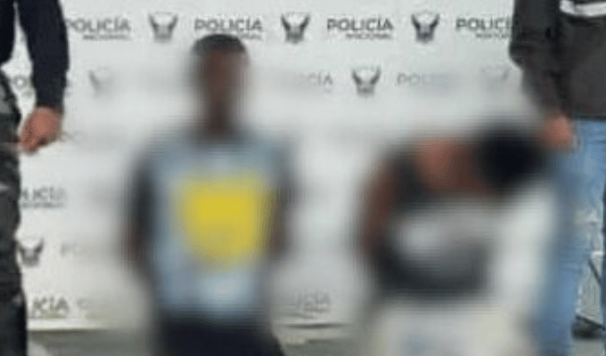 Cae dúo en moto con arma y panfleto extorsivo en Esmeraldas