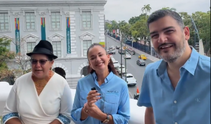 Aguiñaga y Lourdes Tibán llegaron a Guayaquil para hablar del río