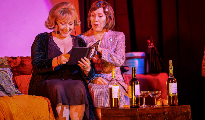 Tungurahua inauguró el festival “Entre Telones y Violetas”